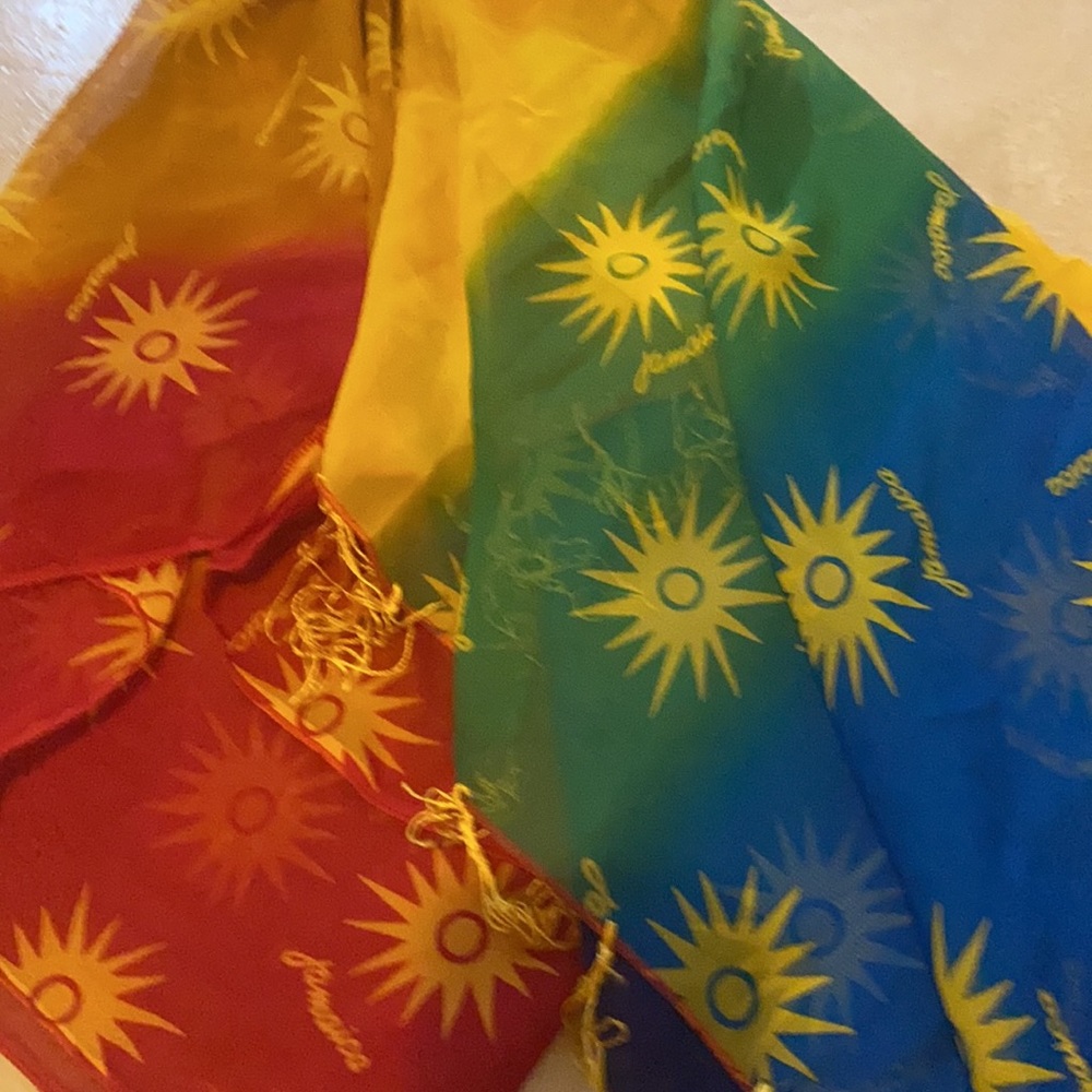 Beautiful scarf - Picture 2 of 4